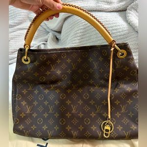 LOUIS VUITTON ARTSY MM, Great condition!!